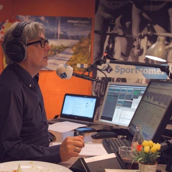 Robbert Meeder in de radio studio